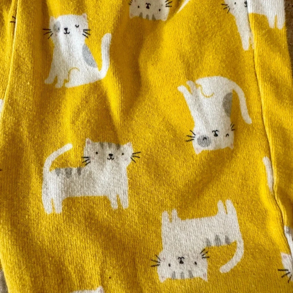 Carter's - Adorable Gray and Yellow Baby Girl Outfit with Kitten Print, Size9m